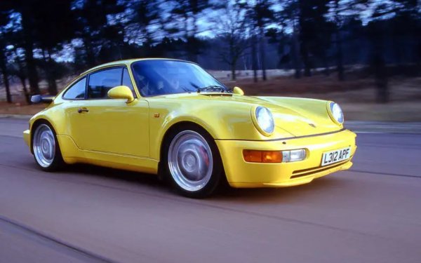 Моделът става известен с прозвището &bdquo;Жълтата птица&ldquo; по време на тестове на списание Road&Track, чиито служители отбелязват силния контраст между жълтата боя на автомобила и облачното небе в деня на фотосесията.
Оригиналният CTR разполага с 3,4-литров двигател с турбокомпресор с мощност 463 к.с., като е базиран на 3,2-литровия двигател на Carrera, а не на 911 Turbo. По това време производителят Ruf Automobile, използва каросерии на Porsche, като в днешно време, докато сега компанията разчита на собствени каросерии и шасита.
